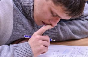 Студенческая олимпиада по физике с участием школьников